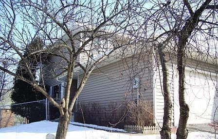 Well maintained and updated twinhome