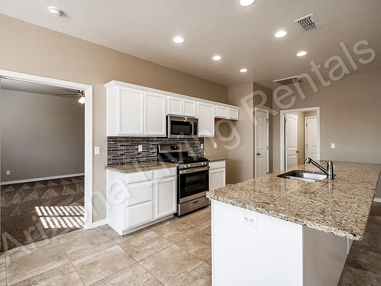 1726 E Aloe St — Photo 20