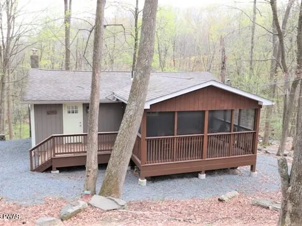 110 Westcolang Rd, Lackawaxen, PA 18435