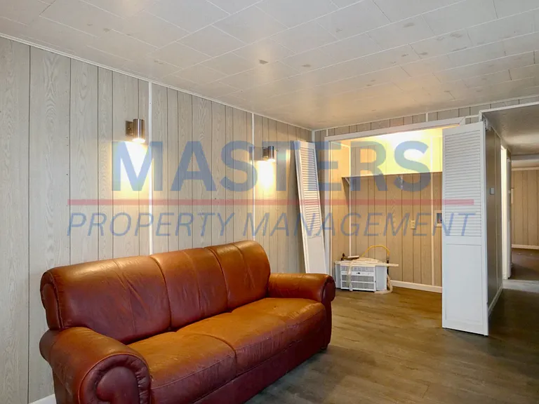 10635 Ford Rd — Photo 7