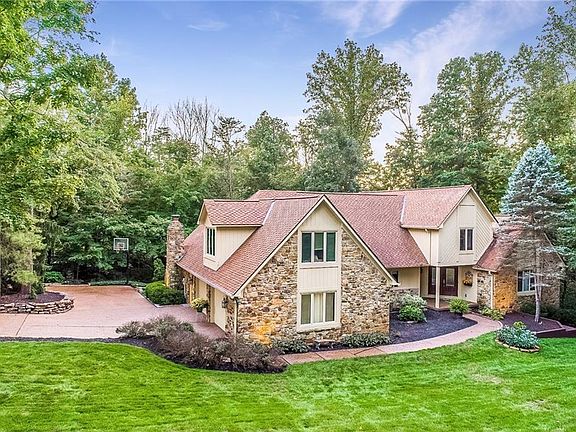 2nd image of 8440 Bay Colony Dr