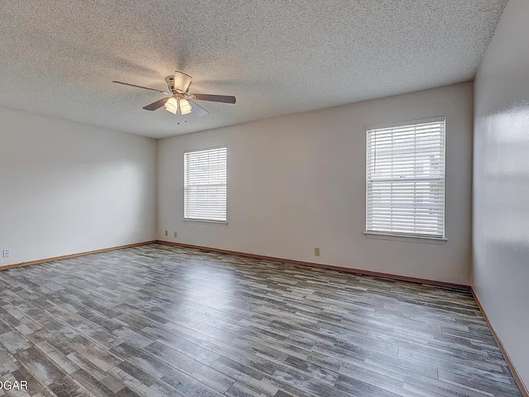 3217 N Range Line Rd #D — Photo 8