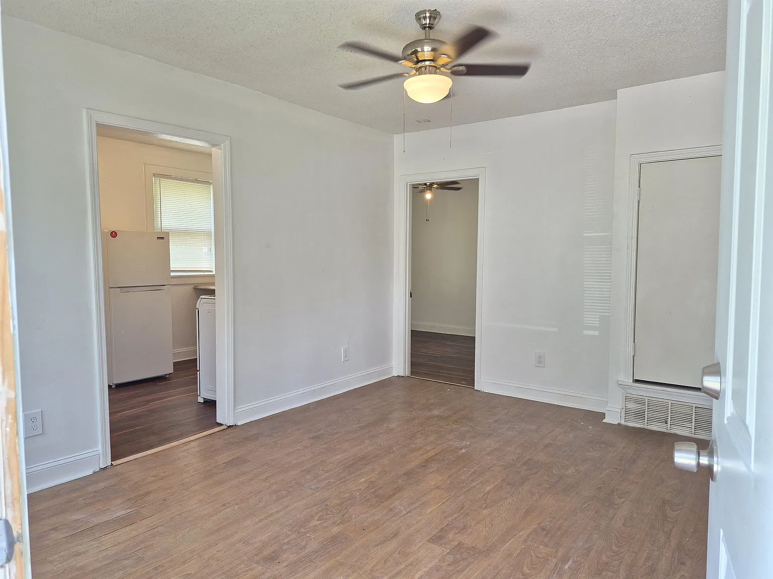 1 bed, 1.0 bath, 1118 sqft, $875 — Photo 2