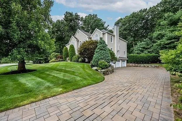 33 Nutmeg Ln — Photo 3