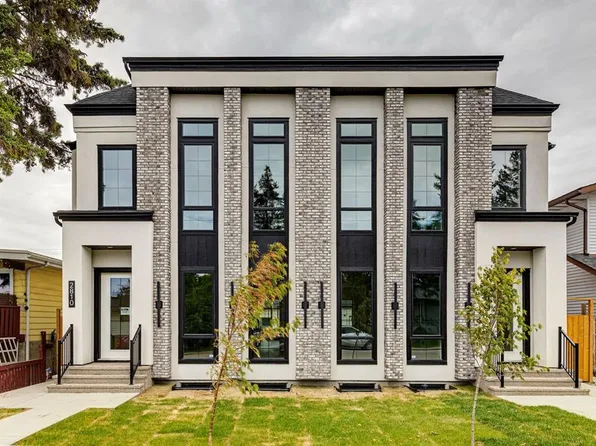 2810 W 38th St SW, Calgary, AB T3E 3G4