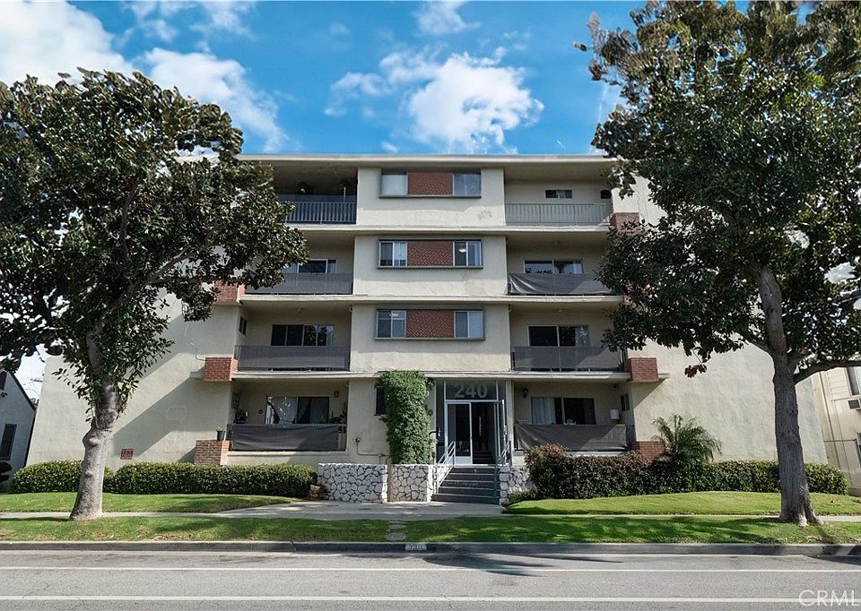 1st image of 240 S Doheny Dr
