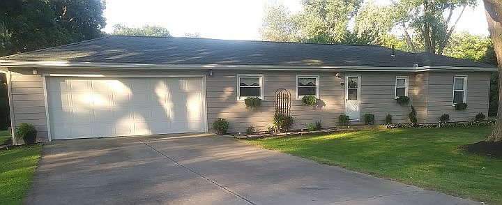 1st image of 208 Glenwood Dr