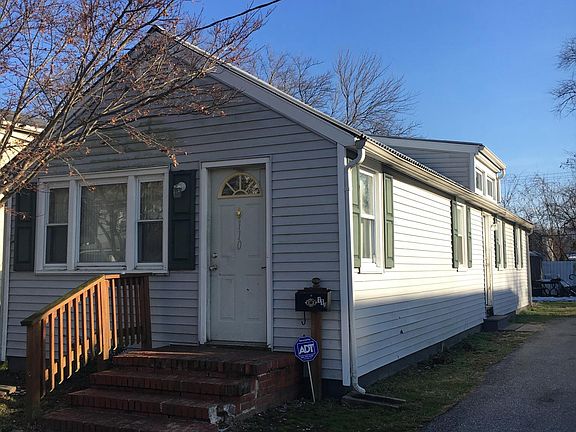 3rd image of 110 E Lockwood St