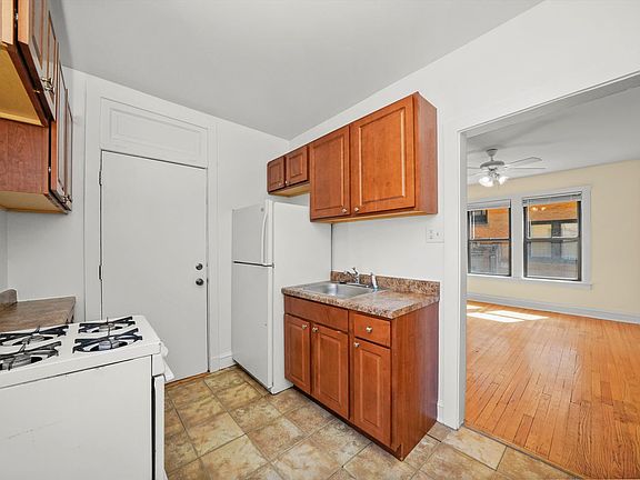 5th image of 2645 N Kimball Ave #3