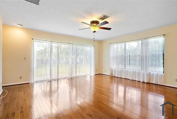 5 bed, 2400 sqft, $5,800 — Photo 4