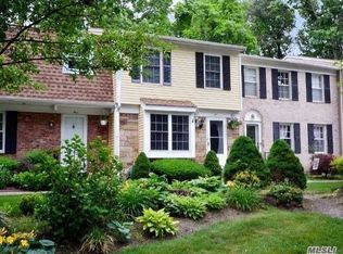 6 Harrison Cmns, Yaphank, NY 11980