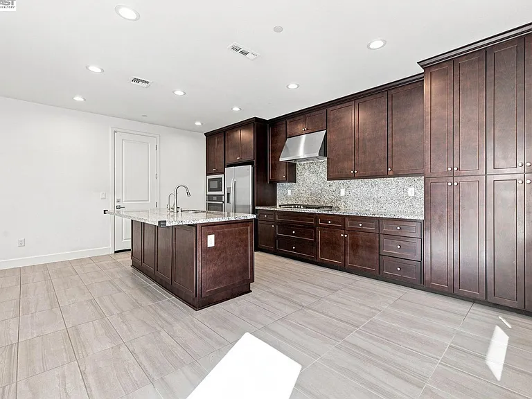 33 W Roccolino Ln — Photo 17