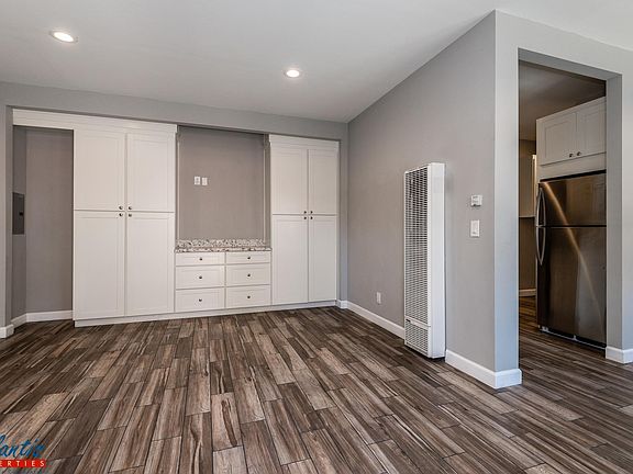5th image of 579 Vestal St