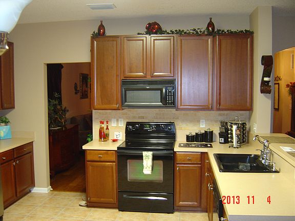 5th image of 905 W Tennessee Trce