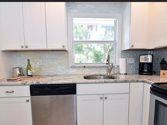 4th image of 1012 E Gulf Dr