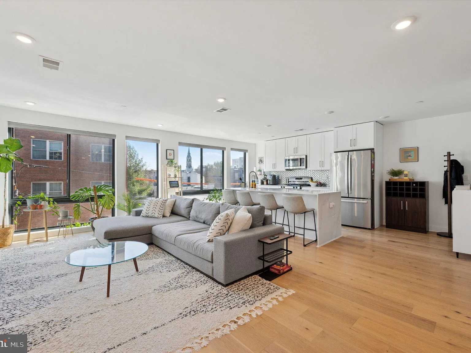 2 bed, 2.5 bath, 1800 sqft, $2,500 — Photo 1