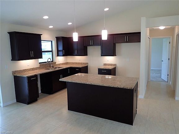 4th image of 104 NE 13th Pl