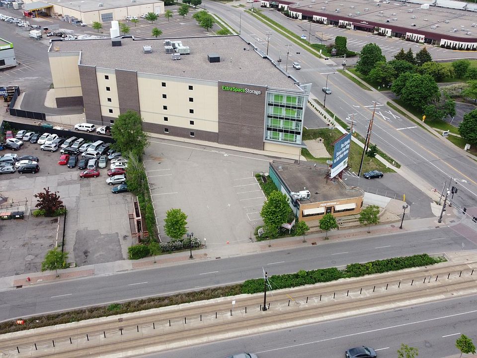 2nd image of 2119 University Ave W