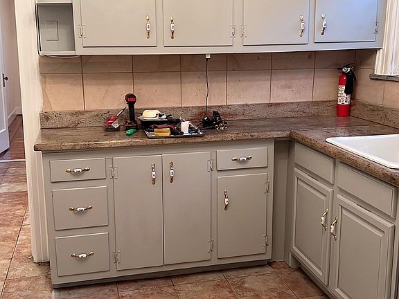 5th image of 1127 Waring Ave Floor 2