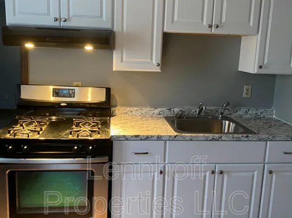 694 Middlesex St APT 2, Lowell, MA 01851