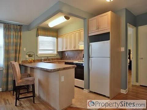 5th image of 101 2nd St APT C5
