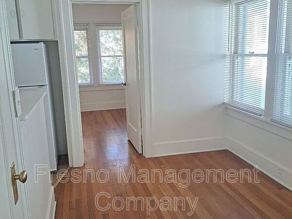 4th image of 839 N Van Ness Ave