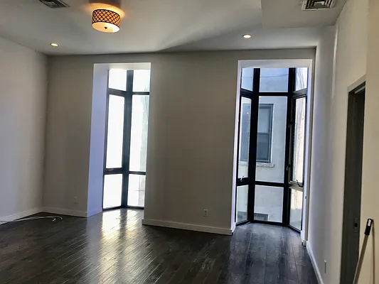 Rented by 50 Stanhope LLC | media 11