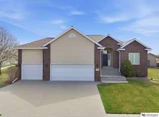 5460 Rockford Dr, Lincoln, NE 68521