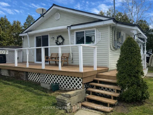 807 3rd Ave S, South Bruce Peninsula, ON N0H 2G0