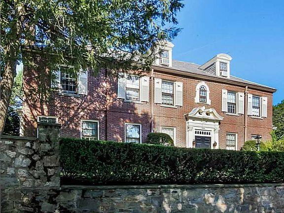 3rd image of 220 Blackstone Blvd