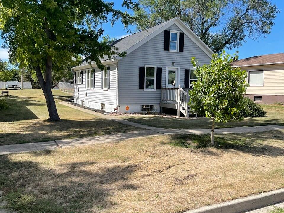 1st image of 509 1st Ave W