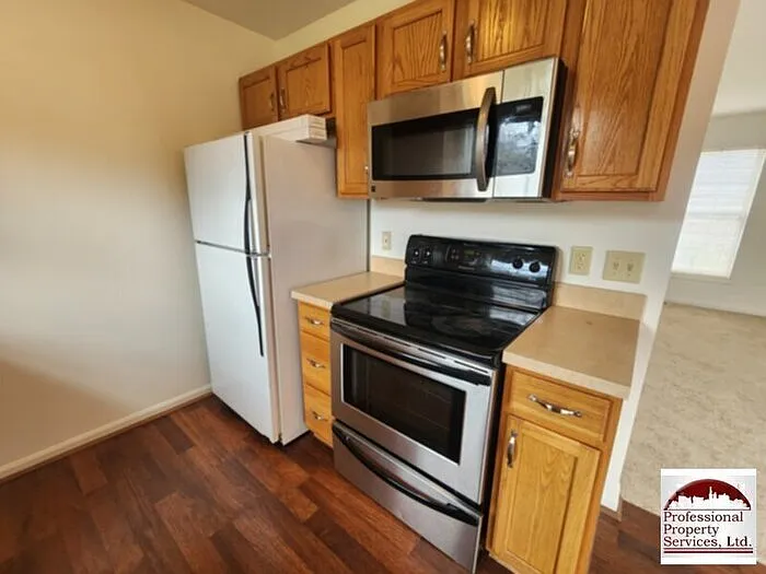 3 bed, 2.0 bath, 1600 sqft, $2,000 — Photo 4