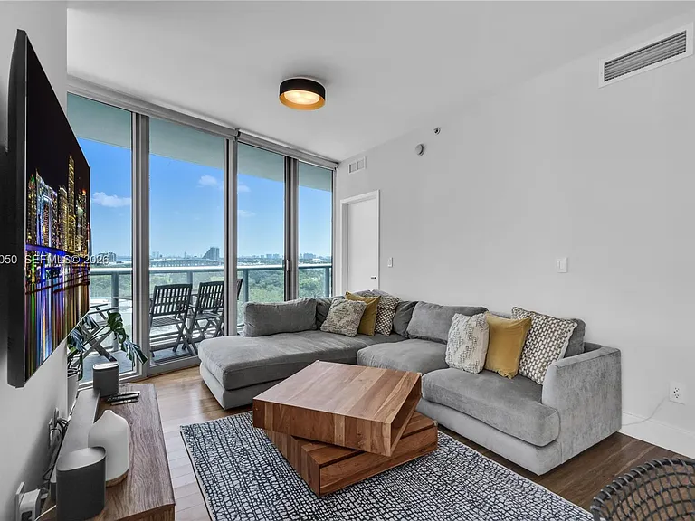 888 Biscayne Blvd #812 — Photo 1