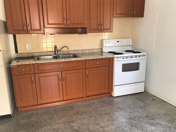 4th image of 1030 NE 131st St
