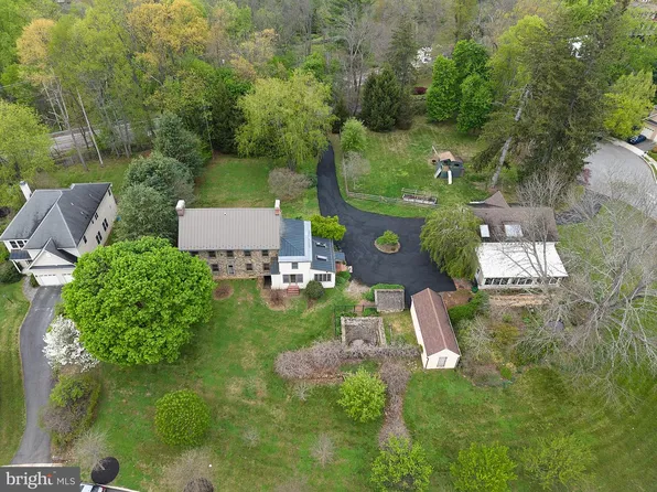 525 Raspberry Ln, West Chester, PA 19382