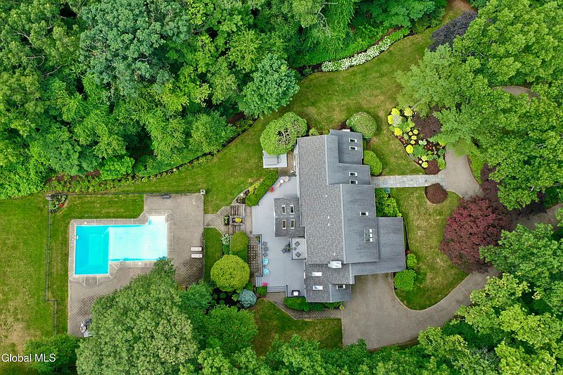 3rd image of 14 Friar Tuck Court