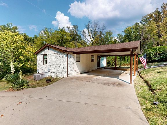 2nd image of 1392 Fairview Blvd