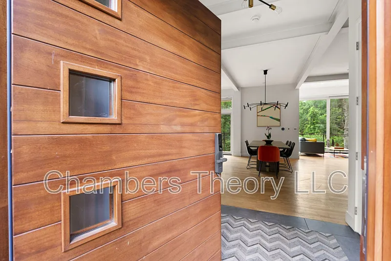 6 bed, 5.5 bath, 4669 sqft, $18,000 — Photo 4