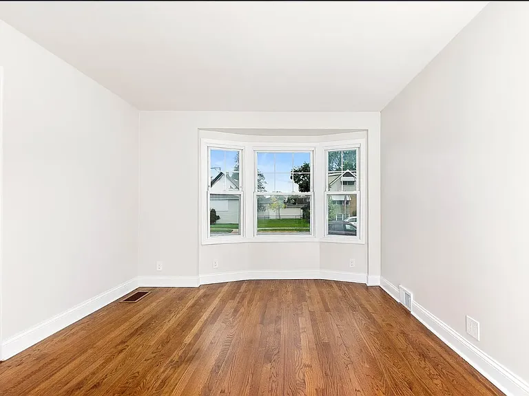 4447 Joliet Ave — Photo 5