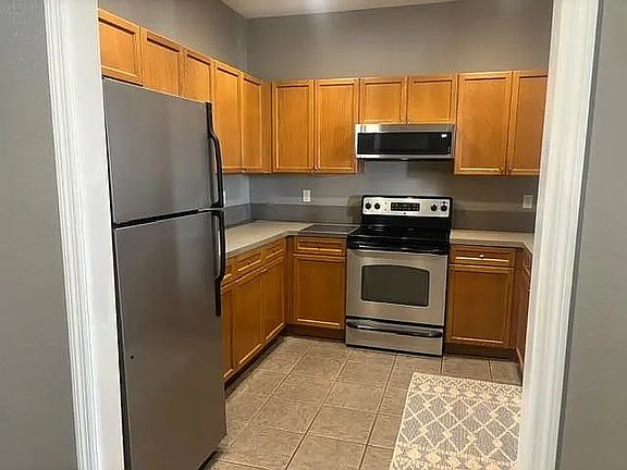 5th image of 3566 Four Oaks Blvd