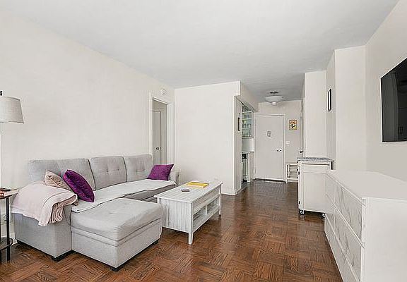 3rd image of 35 Park Ave APT 4D