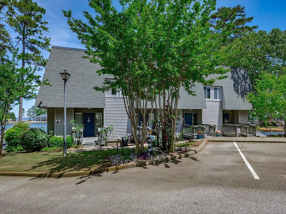 1st image of 301 Harbor Heights Dr APT 1C