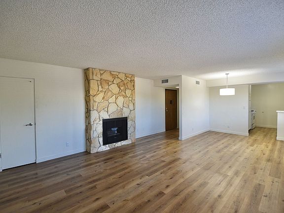 4th image of 14710 Burbank Blvd APT 208