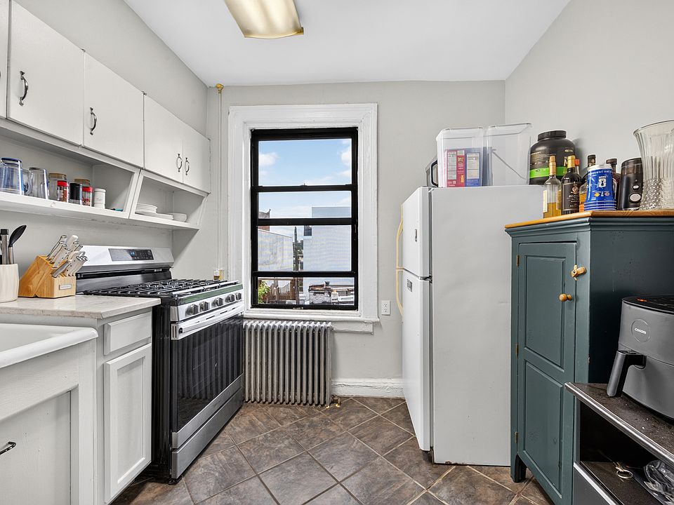 1st image of 640 Park Ave APT 3