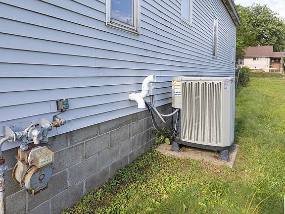 3rd image of 1921 Isabella St