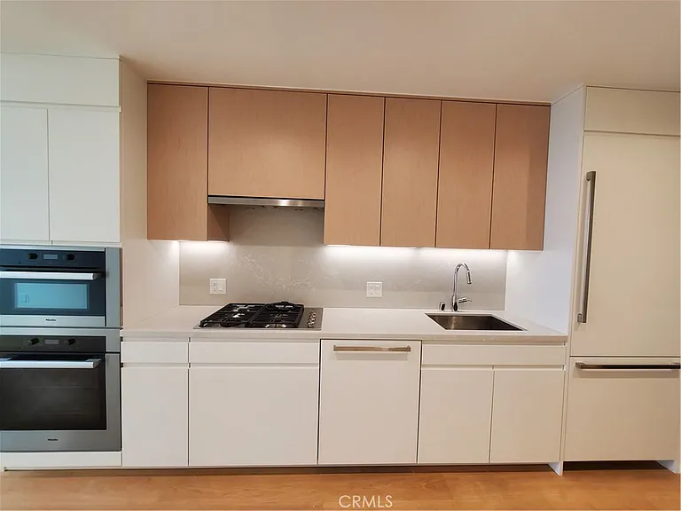 877 Francisco #3003 — Photo 3
