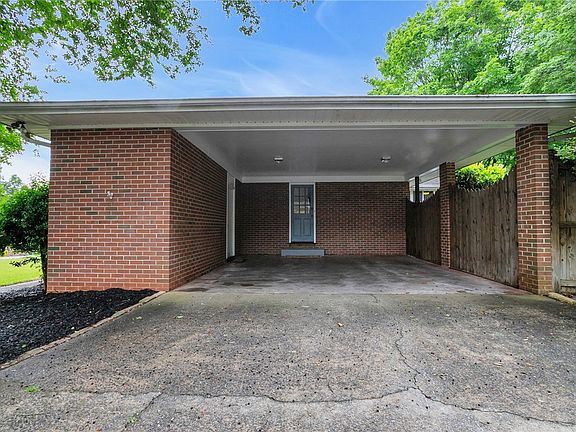 4th image of 213 Timber Ln