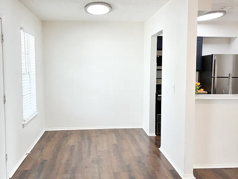 200 E Courtland Pl #12 — Photo 6
