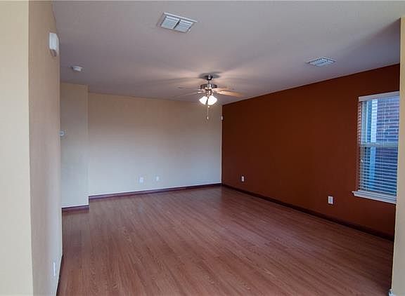 5th image of 615 Fleming St