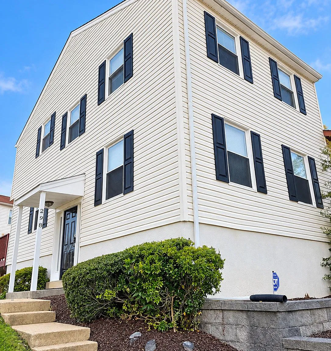 3 bed, 2.5 bath, 2080 sqft, $2,700 — Photo 2